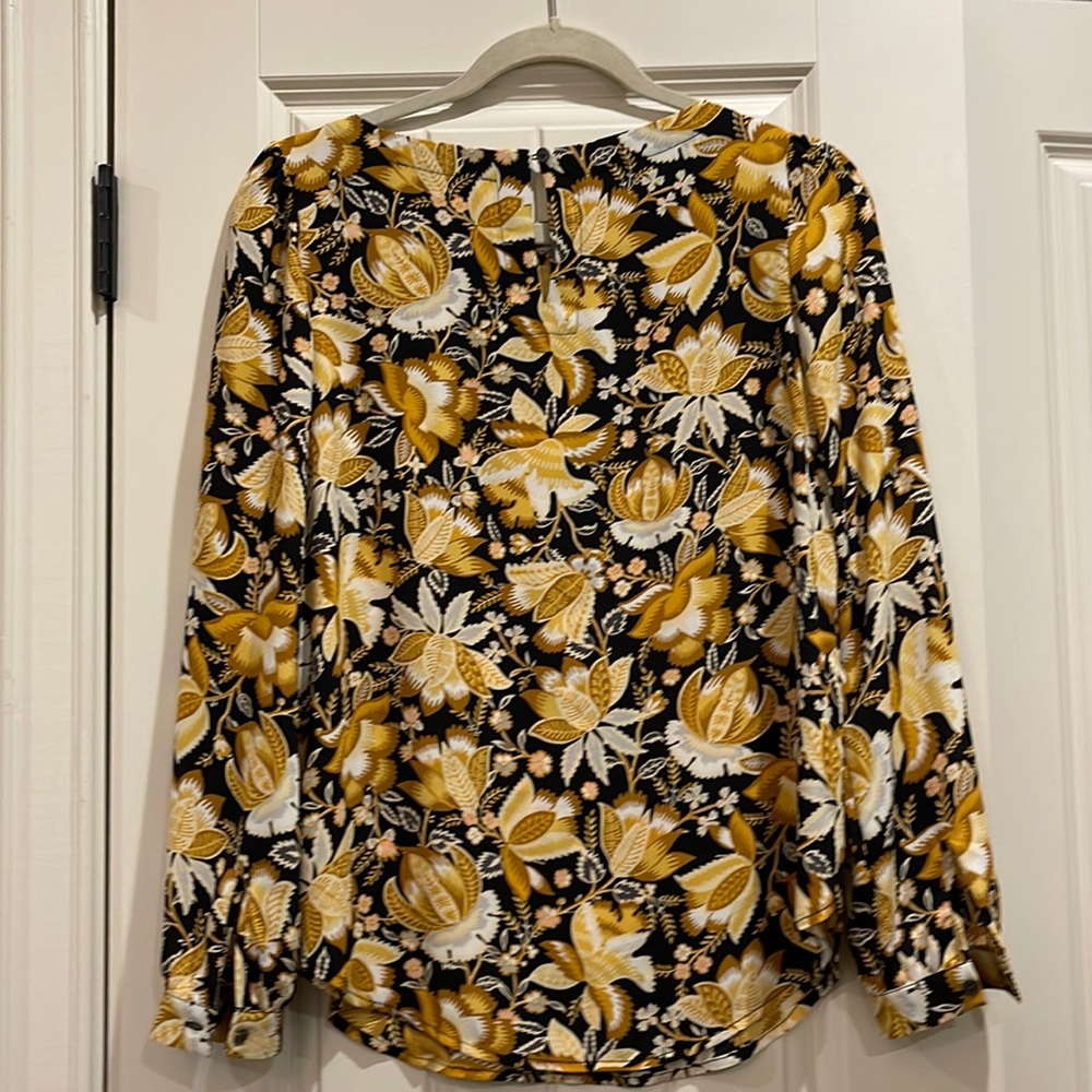 Loft Like New. XS Size. Floral pattern blouse. - Picture 4 of 5